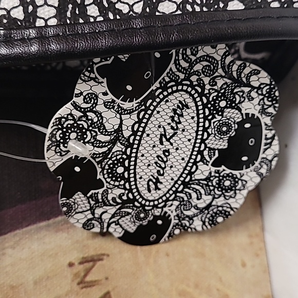 Hello Kitty Lace Pattern Pouch - Picture 4 of 12